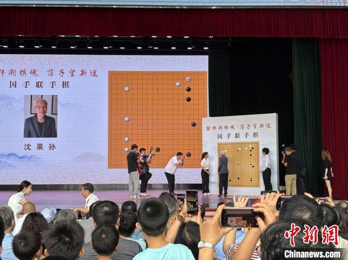 65年围棋元老齐聚广州 以轮流对弈传承国手精神