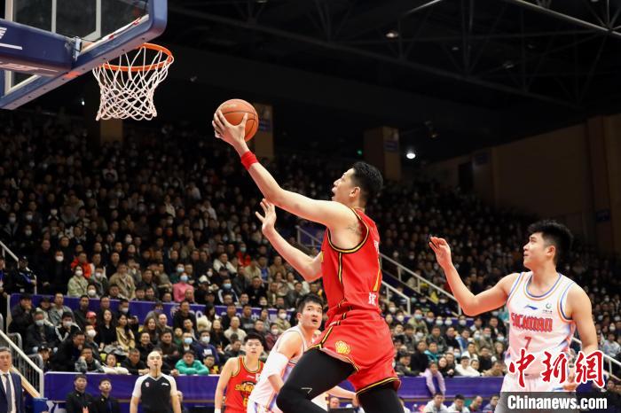 四川男篮迎战深圳男篮 左朕年16分难救主