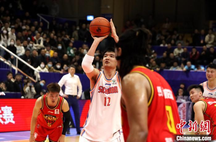 四川男篮迎战深圳男篮 左朕年16分难救主