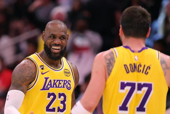 东契奇准三双率队胜火箭 防守策略失效暴露阵容