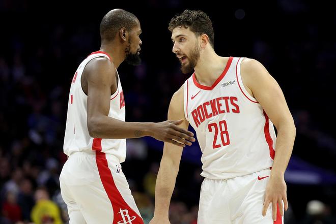 东契奇准三双率队胜火箭 防守策略失效暴露阵容