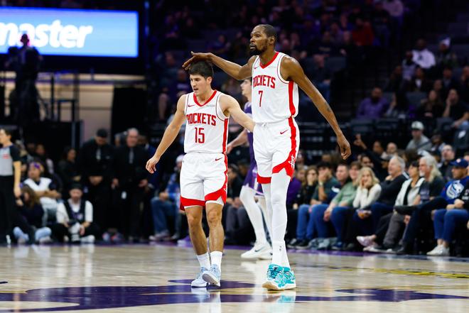 东契奇准三双率队胜火箭 防守策略失效暴露阵容