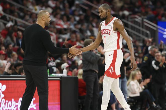 东契奇准三双率队胜火箭 防守策略失效暴露阵容