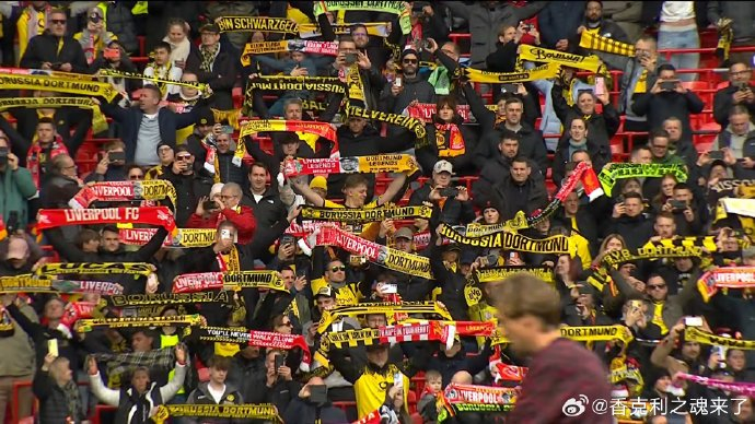 克洛普现身欧冠赛场 身披利物浦战袍见证历史时