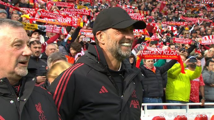 克洛普现身欧冠赛场 身披利物浦战袍见证历史时