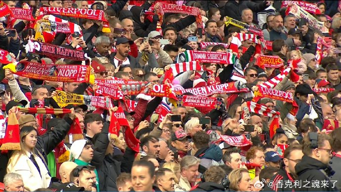 克洛普现身欧冠赛场 身披利物浦战袍见证历史时