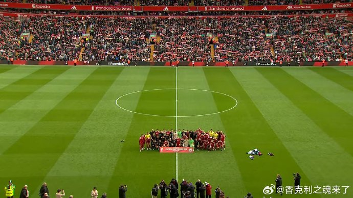 克洛普现身欧冠赛场 身披利物浦战袍见证历史时