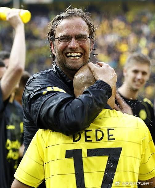 克洛普现身欧冠赛场 身披利物浦战袍见证历史时