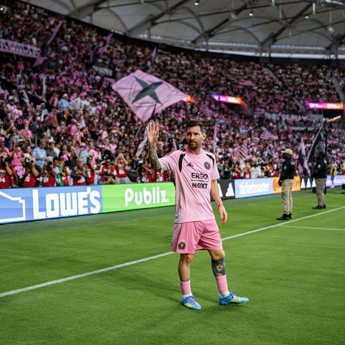 梅西领衔阿根廷首战新体育场迎战巴西